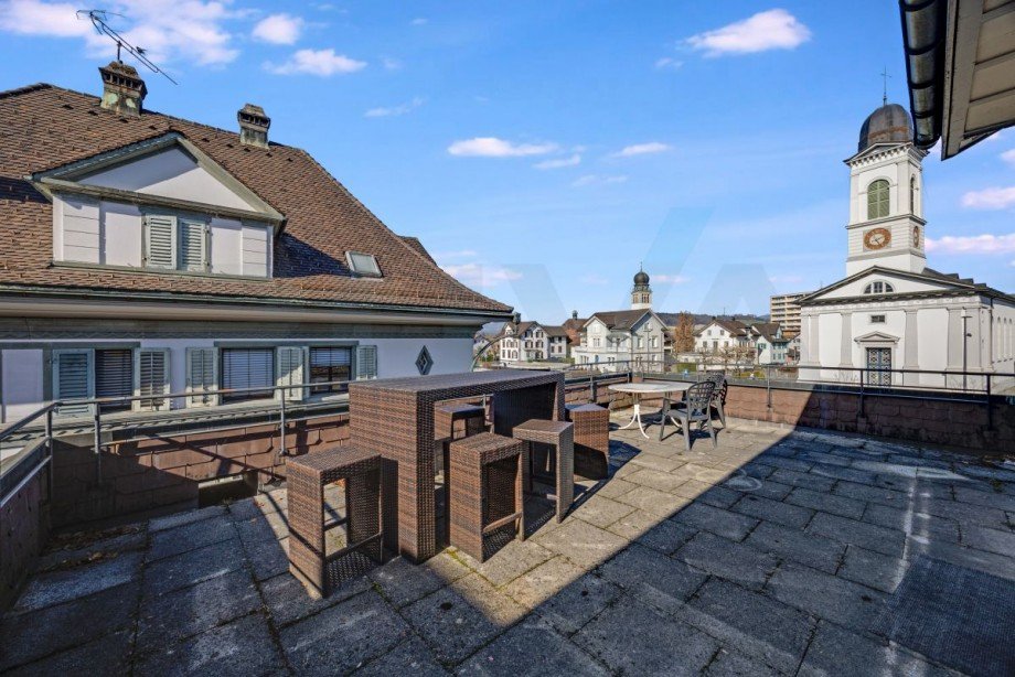 kleine Terrasse beim Saal Siebnen Galgenen